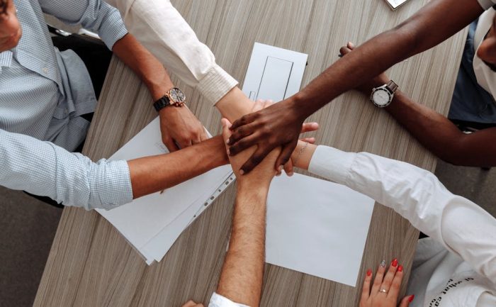 découvrez les clés du succès pour des réunions d'affaires efficaces. apprenez à préparer, organiser et conduire des rencontres professionnelles qui maximisent la productivité et favorisent la collaboration.