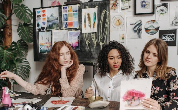 découvrez comment instaurer une atmosphère collaborative au sein de votre équipe. favorisez l'échange d'idées, renforcez les liens interpersonnels et stimulez la créativité pour atteindre des résultats optimaux.