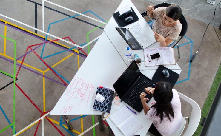 découvrez l'art du networking : établissez des connexions professionnelles, développez votre réseau et boostez votre carrière grâce à des stratégies efficaces pour rencontrer des leaders de l'industrie et échanger des idées.