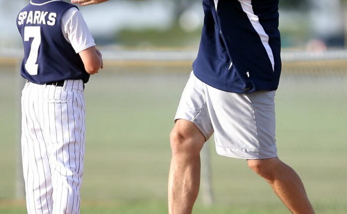 développez les compétences en leadership des jeunes pour inspirer, motiver et guider la prochaine génération vers un avenir prometteur.