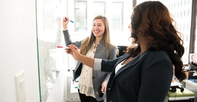 Comprendre le leadership transformationnel : clés et enjeux pour les managers modernes