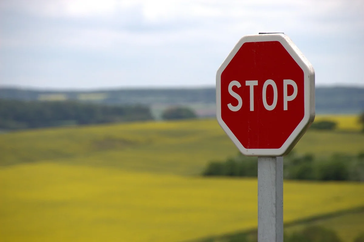 Découvrez le meilleur panneau signalisation personnalisé proche de Nantes en 2026